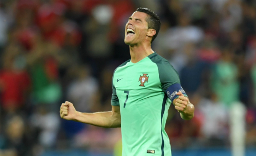 Ronaldo cân bằng kỷ lục ghi bàn của huyền thoại Platini