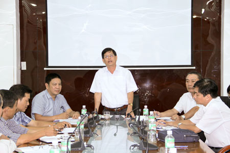 Đồng chí Nguyễn Tấn Tuân phát biểu tại buổi làm việc.