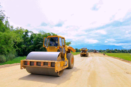 Thi công trên tuyến tránh Ninh Hòa