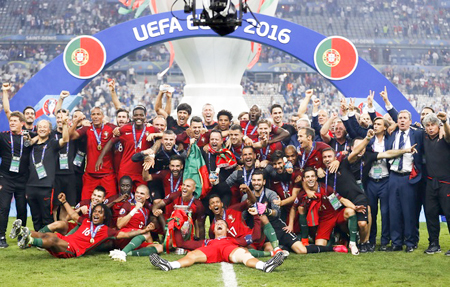 Đội tuyển Bồ Đào Nha đã lên ngôi vô địch Euro 2016 sau khi đánh bại đội tuyển Pháp