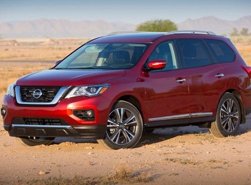 Nissan Pathfinder 2017 được chăm chút về cả ngoại và nội thất.