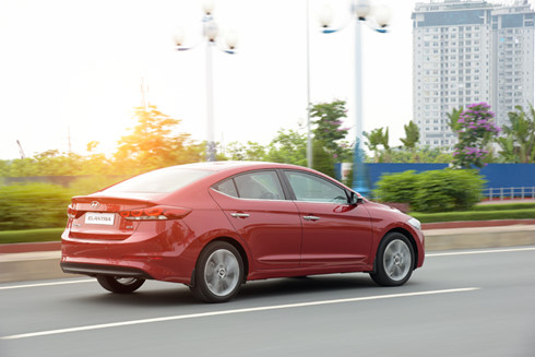 So với phiên bản trước thì Hyundai Elantra 2016 dài và rộng hơn.