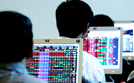 Cổ phiếu chủ chốt đồng loạt giảm, VN-Index hạ hơn 8 điểm