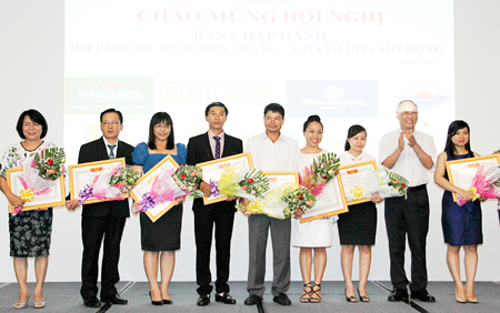Các tập thể, cá nhân được nhận bằng khen của Hiệp hội Du lịch Việt Nam