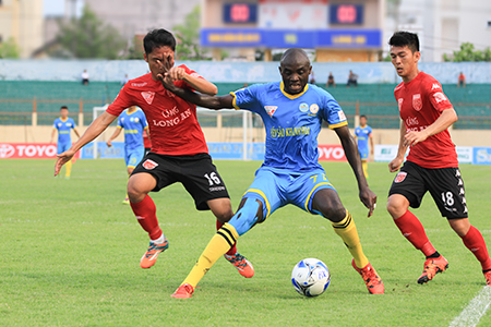 Uche tỏa sáng, Sanna KH - BVN giành 3 điểm ngay trên sân Vinh