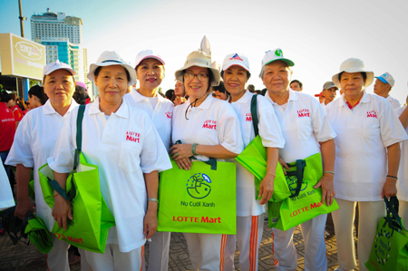 Nha Trang’s people taking part in program.