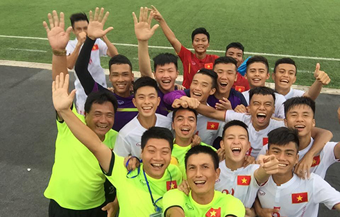 Thầy trò U16 Việt Nam đã có những chiến thắng giòn giã tại vòng bảng. Ảnh: Thế Anh.