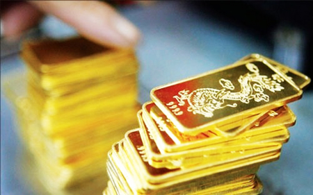 Vàng tiếp tục 'lao dốc'