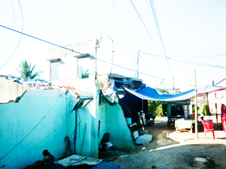 Bức tường nguy hiểm