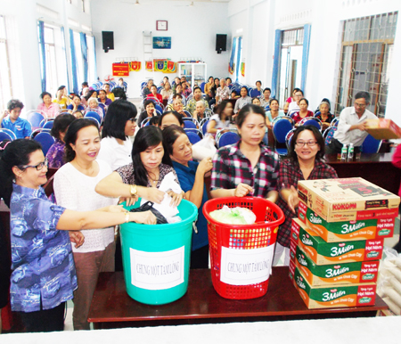 Phụ nữ phường Vạn Thắng hưởng ứng mô hình chung một tấm lòng