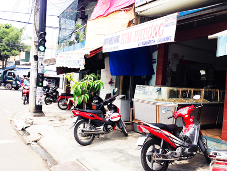 Cướp tiệm vàng giữa ban ngày