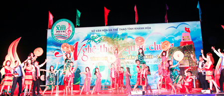 Hát múa “Khánh Vĩnh ngày mới” của đoàn nghệ thuật quần chúng huyện Khánh Vĩnh