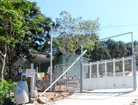 và nhà tạm trái phép