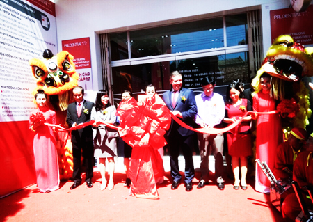 Cắt băng khai trương Văn phòng Tổng đại lý mới tại Ninh Hòa