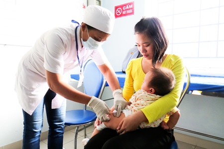 Tiêm chủng cho trẻ là biện pháp tốt nhất để phòng bệnh bạch hầu