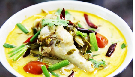 Thịt gà nấu cốt dừa lá me