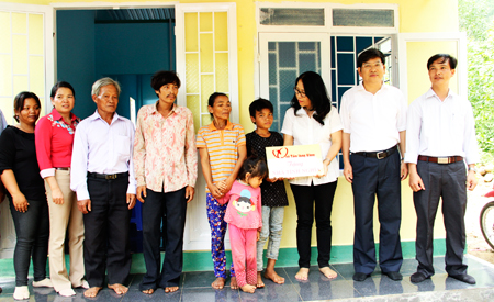Trao nhà cho em Cao Lâm