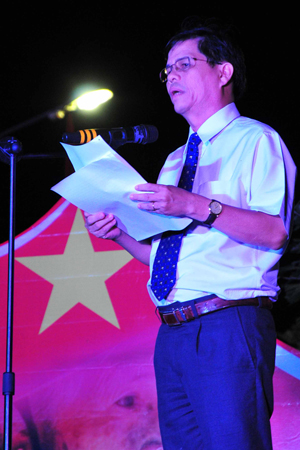 Nguyen Tuan Tuan speaking at ceremony.
