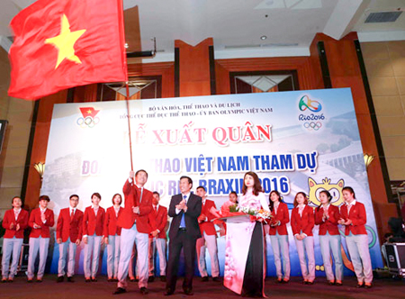 Đại diện đoàn thể thao Việt Nam tại lễ xuất quân tham dự Olympic Brazil 2016