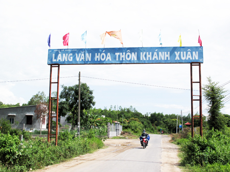 Cần thay mới cờ Tổ quốc, cờ phướn trên cổng chào