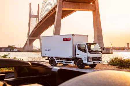Xe tải nhẹ FUSO Canter là sản phẩm mang thương hiệu Nhật Bản, được khách hàng trong nước ưa chuộng bởi sự bền bỉ, khỏe khoắn, thân thiện môi trường và tính hiệu quả kinh tế cao