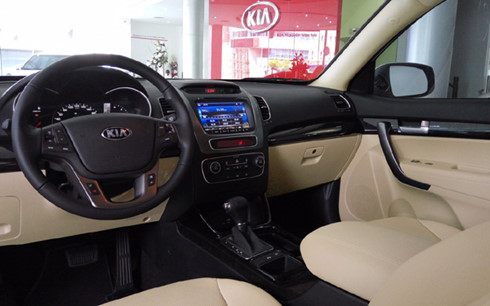 Không gian nội thất sang trọng và hiện đại của KIA Sorento.