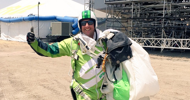 Choáng váng với kỷ lục nhảy không cần dù từ độ cao 7,6 km