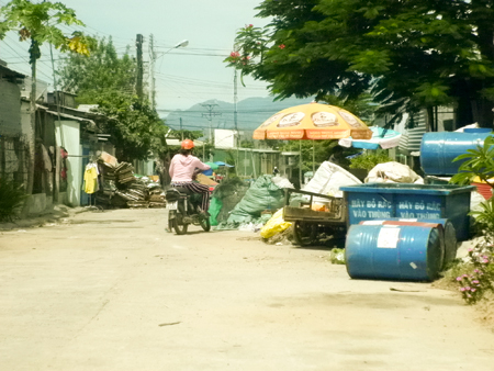 Phế liệu chiếm lòng đường