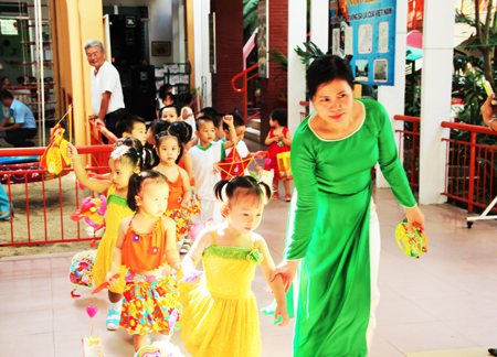 Bồi dưỡng chuyên môn cho cán bộ, giáo viên mầm non