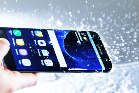 Như Galaxy S7 và S7 edge, Note 7 có khả năng chống nước và bụi theo chuẩn IP68