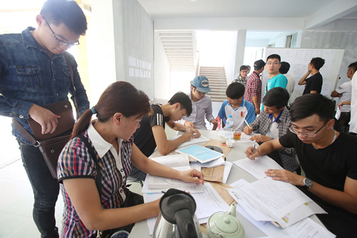 Bộ trưởng Giáo dục yêu cầu trường top trên xét tuyển cao hơn mức sàn