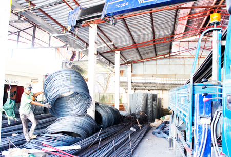 Giá thép trên thị trường đã bắt đầu tăng nhẹ sau khi áp thuế tự vệ chính thức có hiệu lực