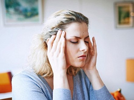 Ánh sáng màu xanh giảm chứng đau nửa đầu