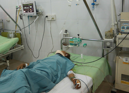 Các nạn nhân đang được cấp cứu tại Bệnh viện đa khoa tỉnh Khánh Hòa.