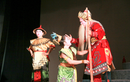 Cảnh trong vở tuồng Chuyện tình bên tháp cổ