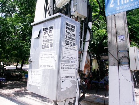 Quảng cáo, rao vặt trái phép: Sẽ có biện pháp mạnh để ngăn chặn