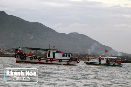 Đi đò ra Bình Ba, một người rớt xuống biển mất tích