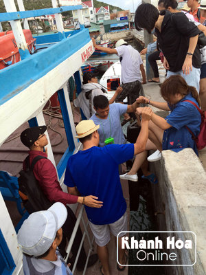 Hình ảnh lộn xộn tại cầu cảng bình Ba