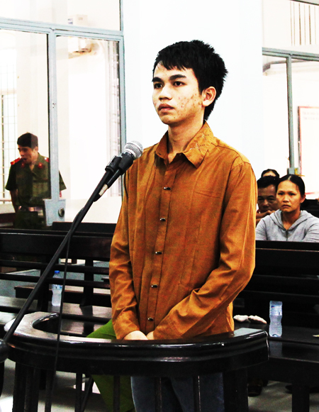 Vào tù vì "yêu" người dưới 13 tuổi