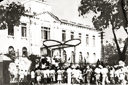 Nhớ những vần thơ về mùa thu cách mạng