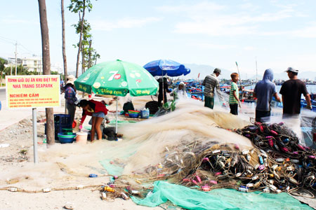 Lo không có bến cập tàu