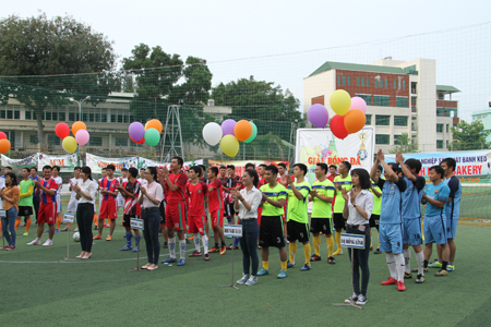 Các đội bóng tham gia giải.