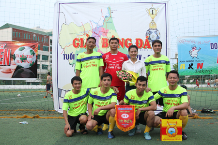 Đội bóng huyện Nghi Xuân tham gia giải.