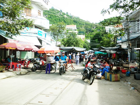 Đường hay chợ?