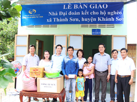 Một hộ nghèo xã Thành Sơn được nhận nhà Đại đoàn kết do Công ty Cổ phần Đầu tư VCN tài trợ