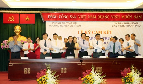 Lễ ký cam kết về tạo lập môi trường kinh doanh thuận lợi cho doanh nghiệp. Ảnh: VGP/Thành Chung