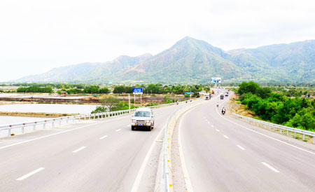 Quốc lộ 1 qua địa bàn thị xã Ninh Hòa