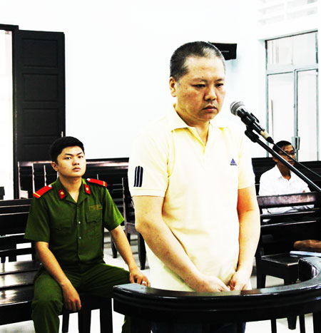 Dùng thẻ giả chuyển tiền qua máy POS