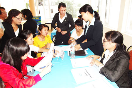 Hỗ trợ phát triển thị trường lao động