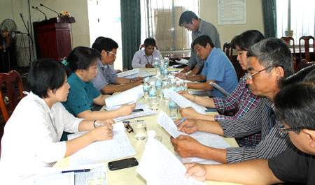 Lãnh đạo Cục Thuế tỉnh làm việc với Chi cục Thuế TP. Nha Trang về tình hình kiểm tra chống thất thu thuế